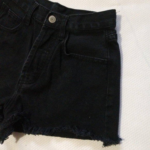Women's XS 24" John Galt cut off high waisted black denim shorts, LIKE NEW! - Picture 3 of 7